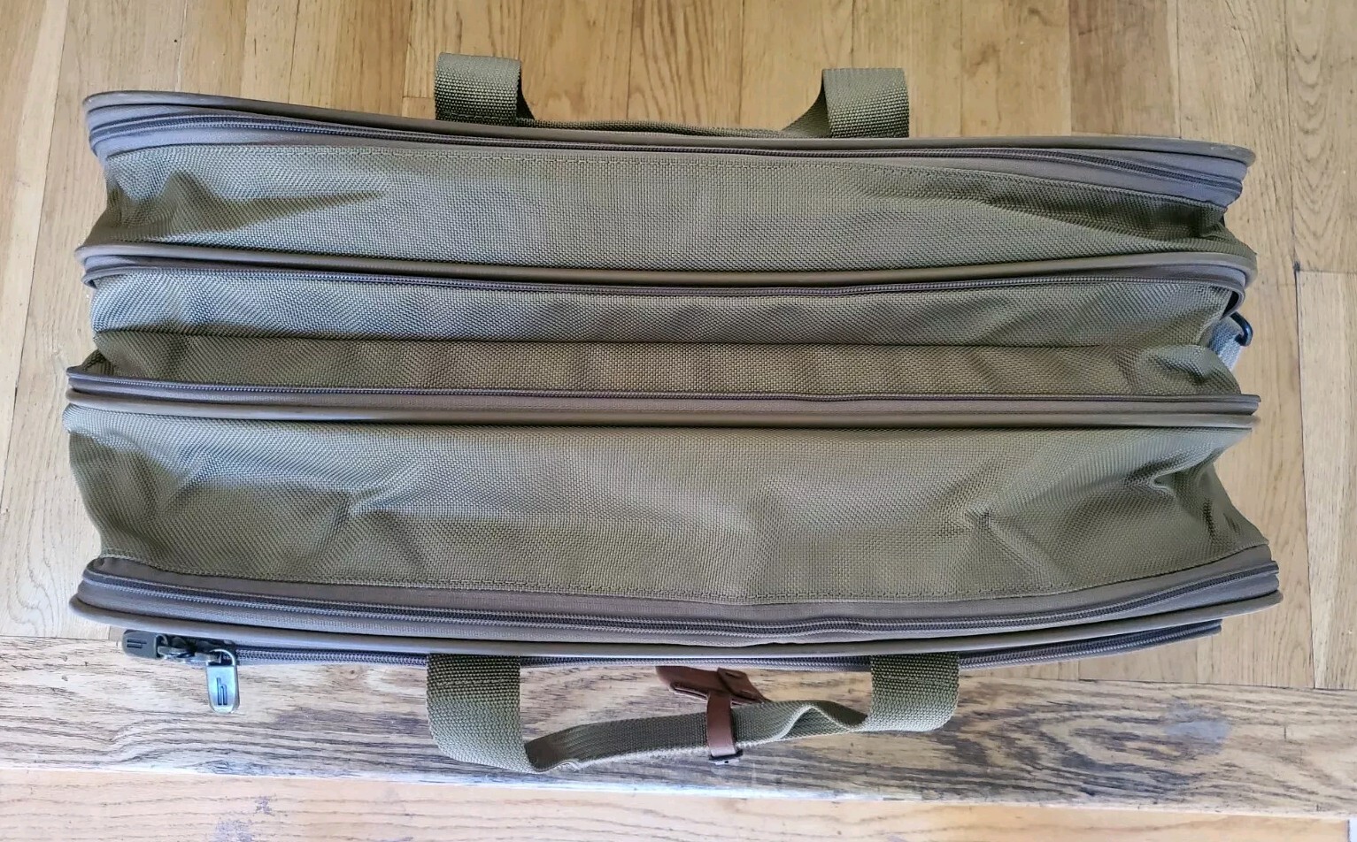 Hartmann Olive Green Nylon Shoulder Strap Carry On Travel Luggage Duffel Bag.