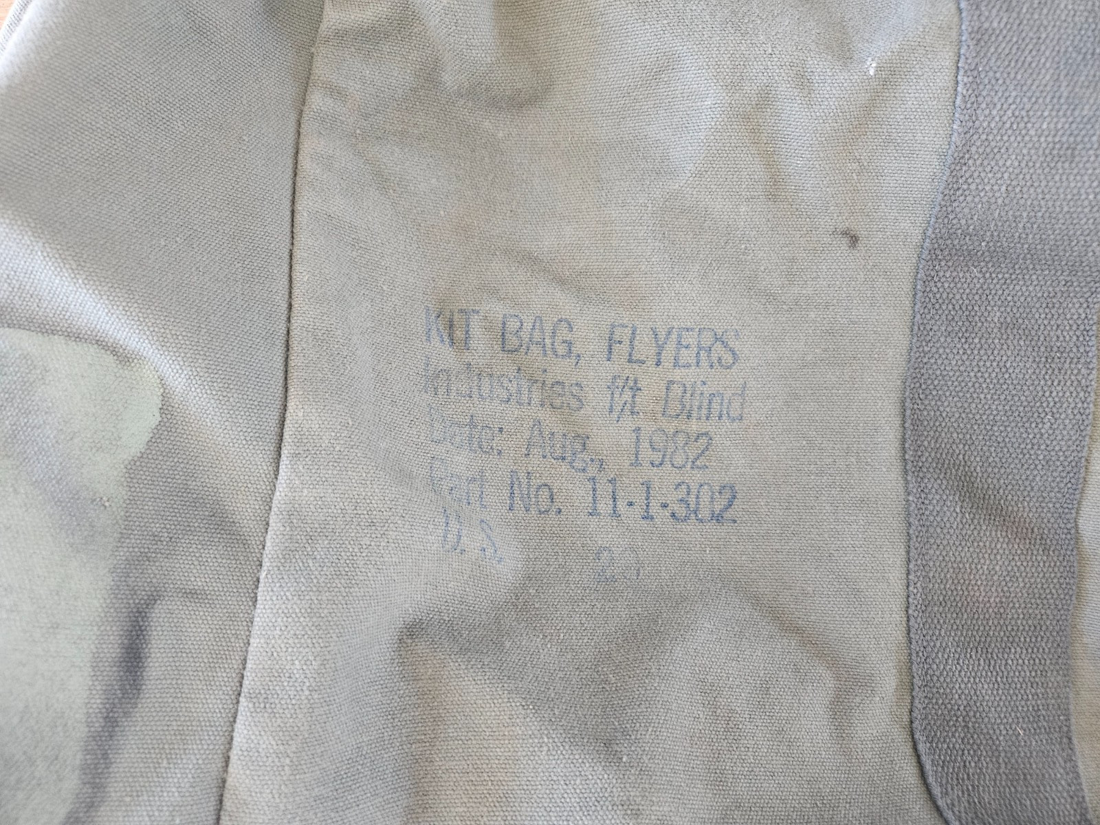 Vintage US Military Flyers Kit Duffel Bag OD Green Canvas Flight Gear 1980’s era