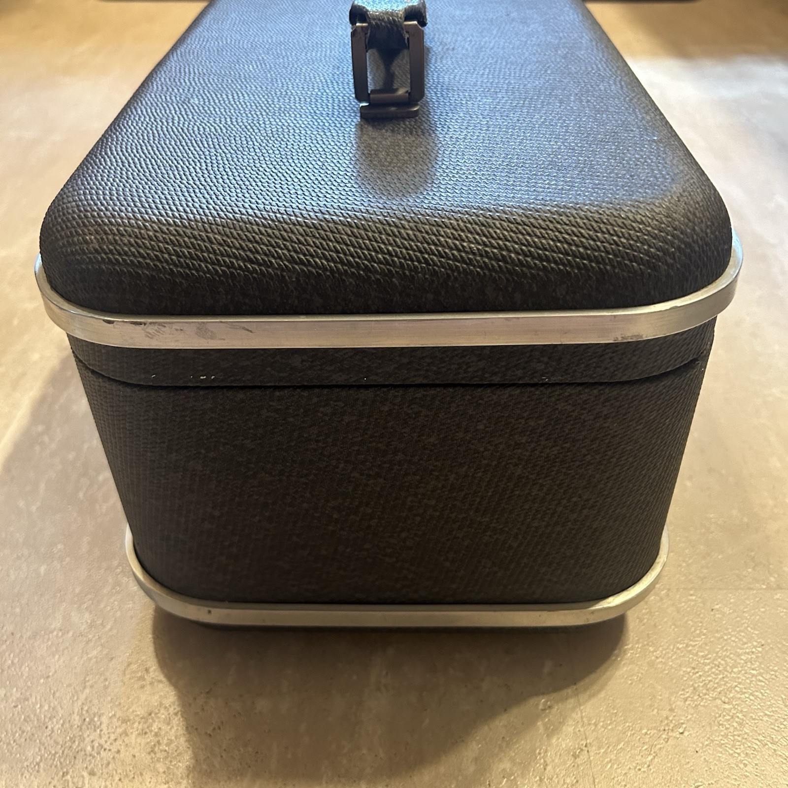 Vintage Royal Gray Train Case 1940s/50s Makeup Beauty Luggage Hard Shell Chicago