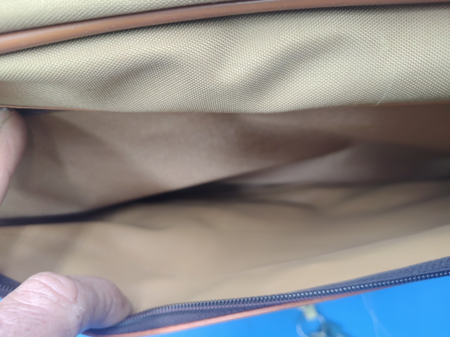 Vintage 1980’s Samsonite 22″ Carry-On Suitcase Bag Luggage Tan Brown