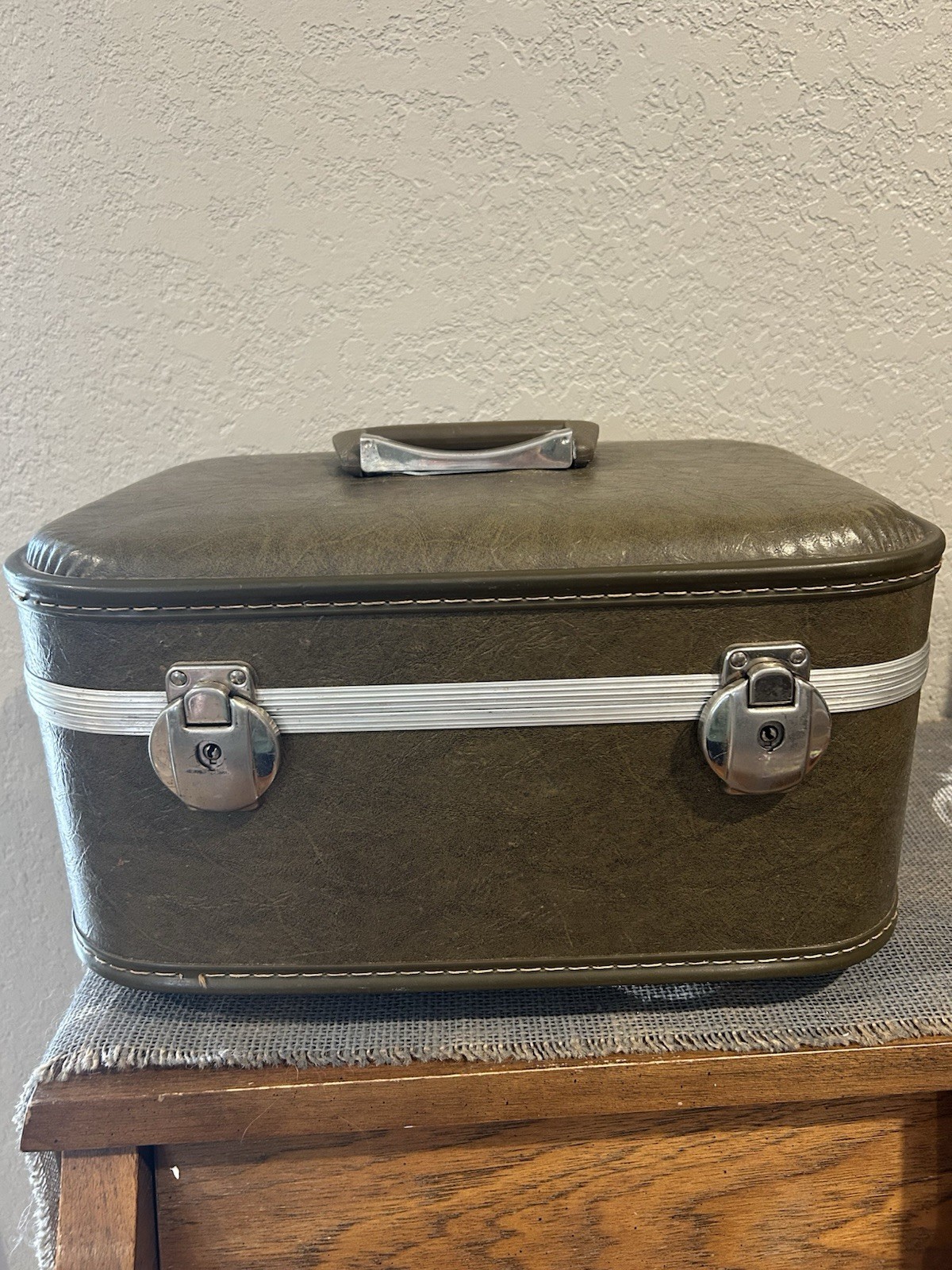Vintage Train Travel Case Make Up Case Brown Yellow Interior