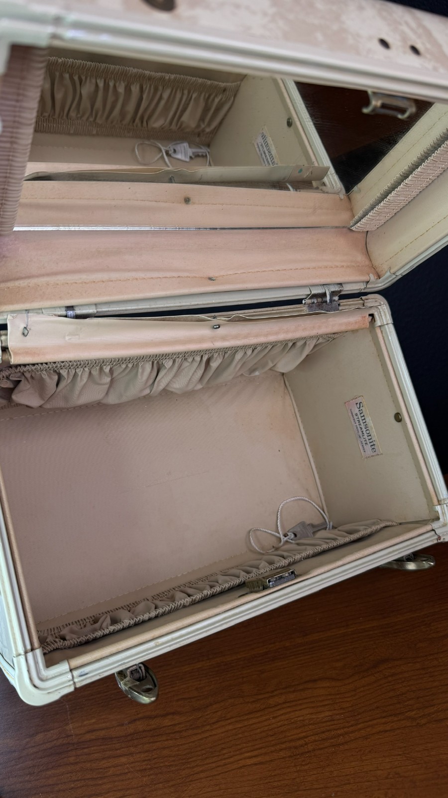 Vintage 1950s Samsonite train case KEY small suitcase ivory white marble hard