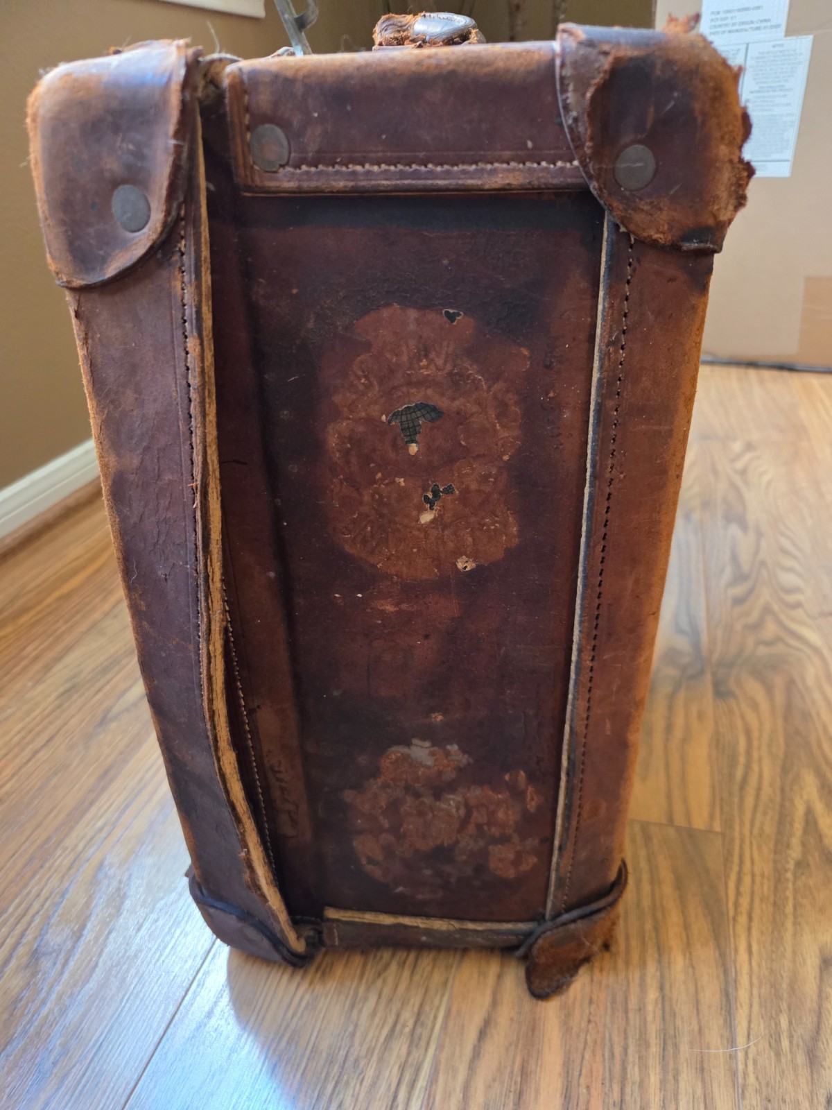 OLD Antique Leather Suitcase Luggage – 23” x 13″ x 7”