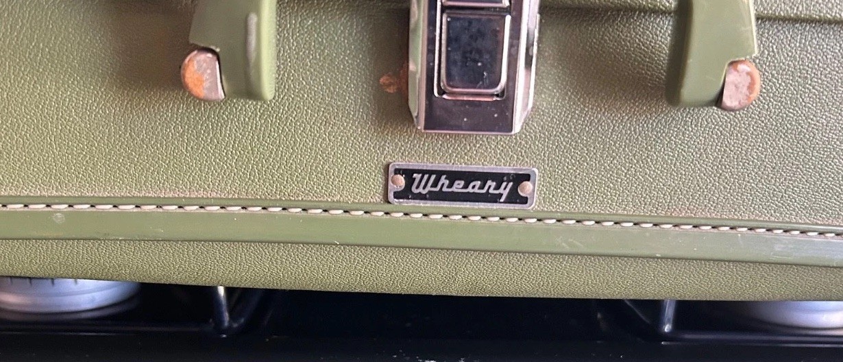 Wheary hard shell Avocado& cream Luggage inside vintage well loved 24”x20
