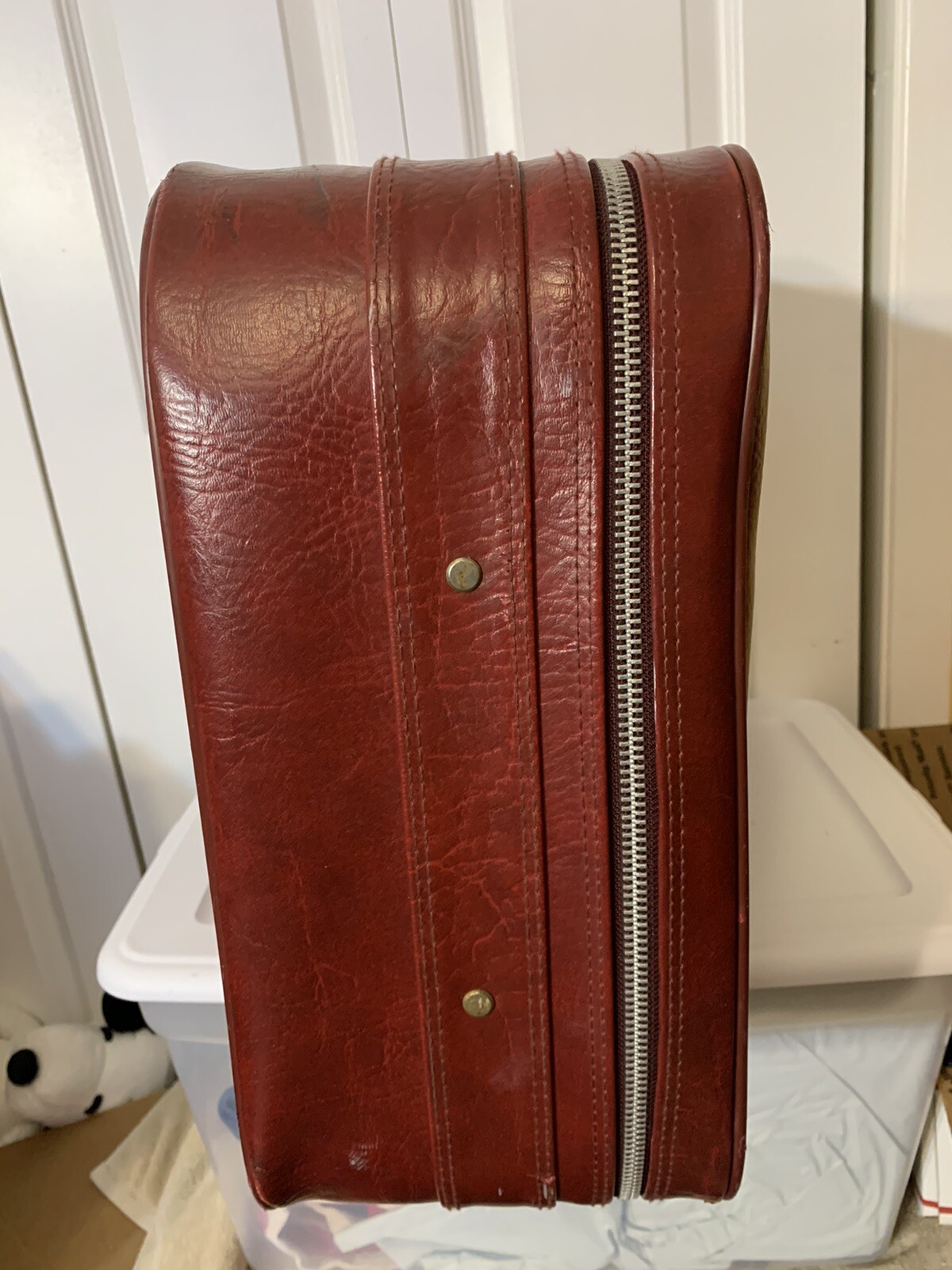 Vintage Classic World Traveler English Style Red leather look suitcase Luggage