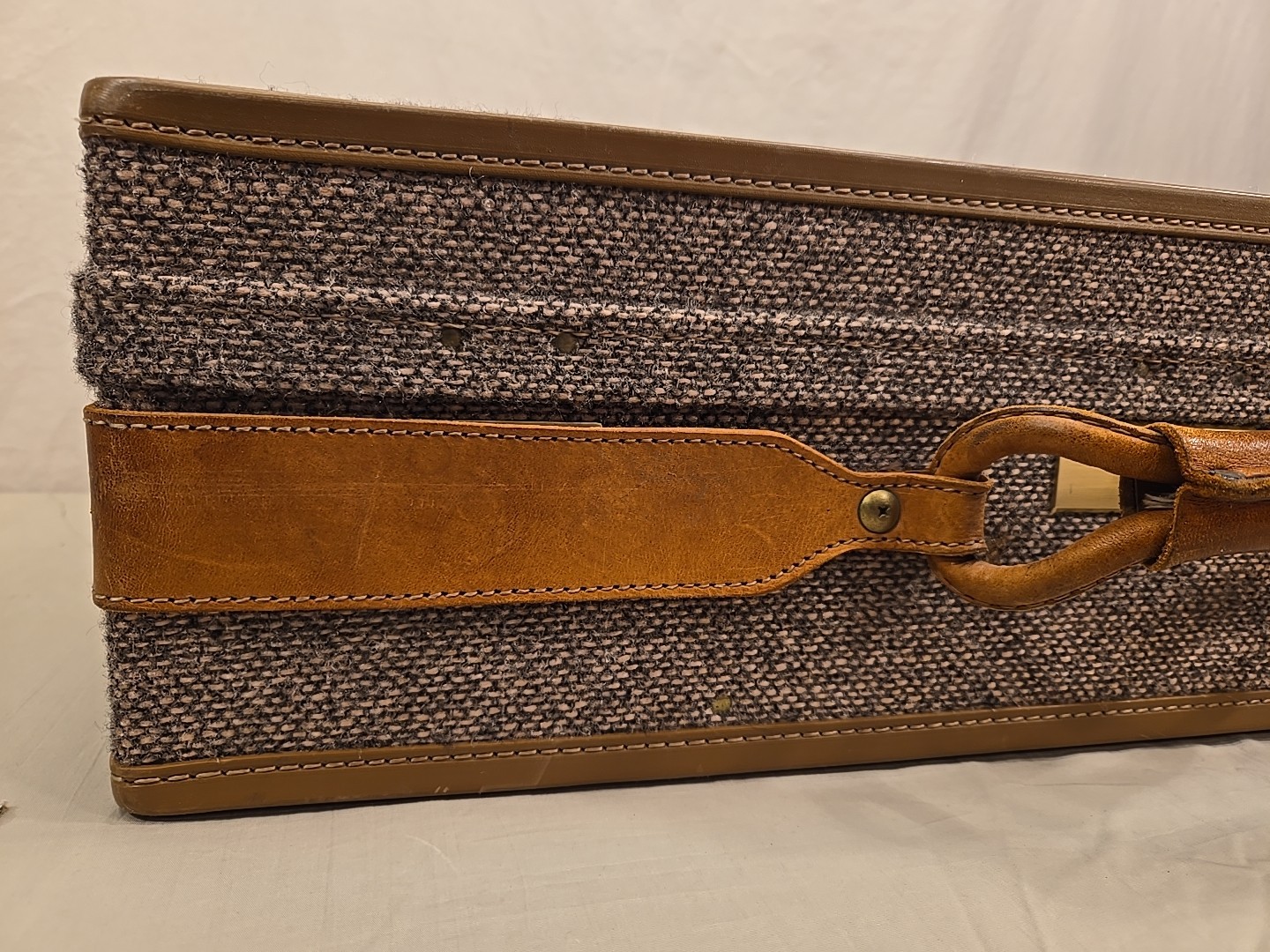 VTG HARTMANN LEATHER BELTED TWEED TRAVEL CASE COMBINATION LOCK LUGGAGE SUITCASE