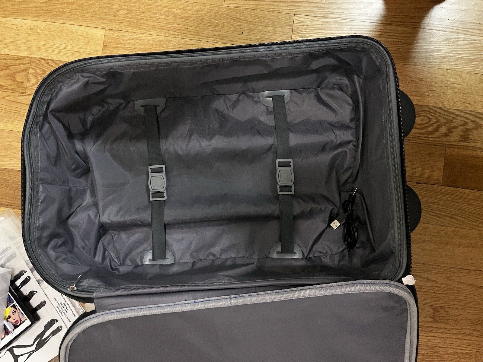 Beyoncé Vintage 2-wheel Carry On Luggage Suitcase