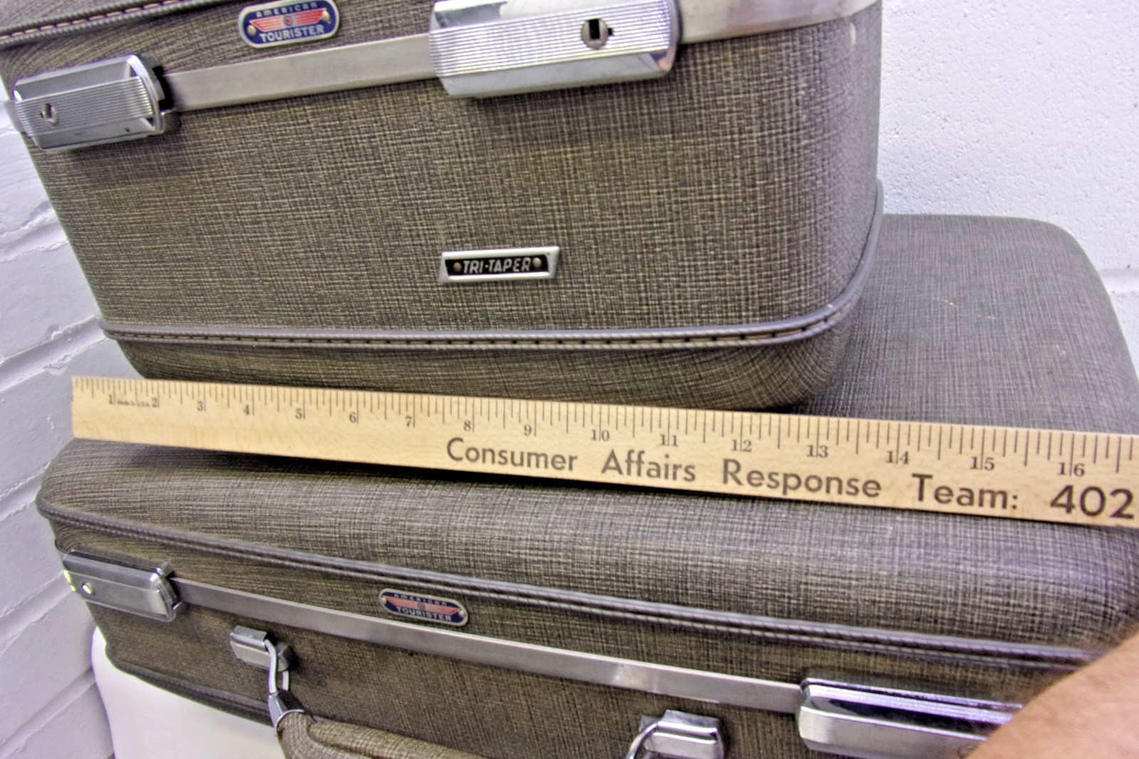 (2) Vintage American Tourister Tri-Taper train cases with textured exterior.