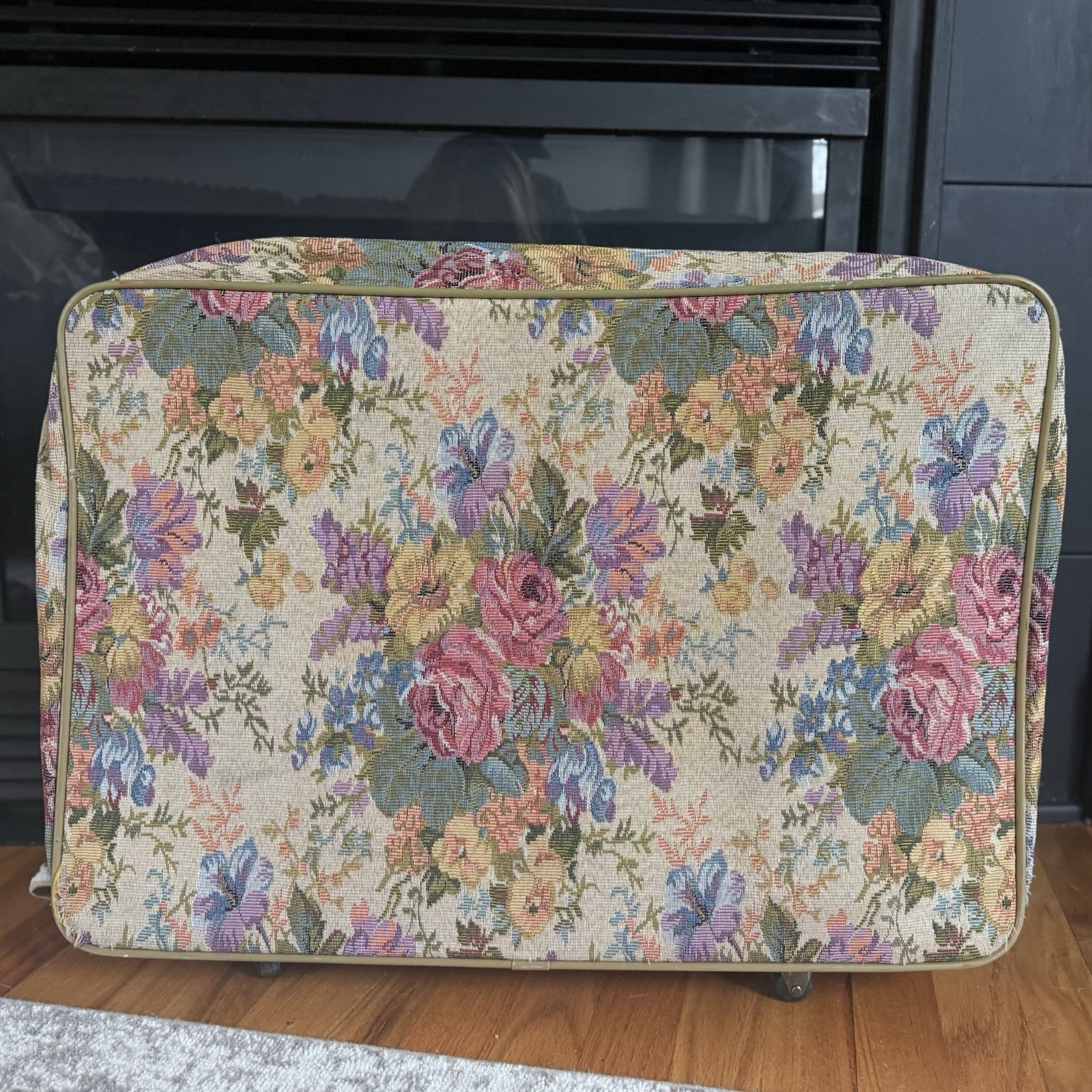 VTG Jordache Floral Tapestry Leisure Luggage Wheels Carry On Suitcase 70’s-80’s