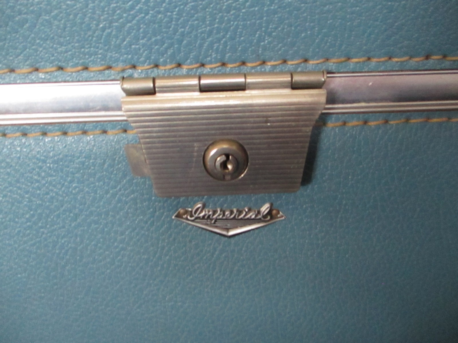 Vintage Imperial Train Case – Blue – 14″ x 10.5″ x 9″ – No Keys – No Mirror