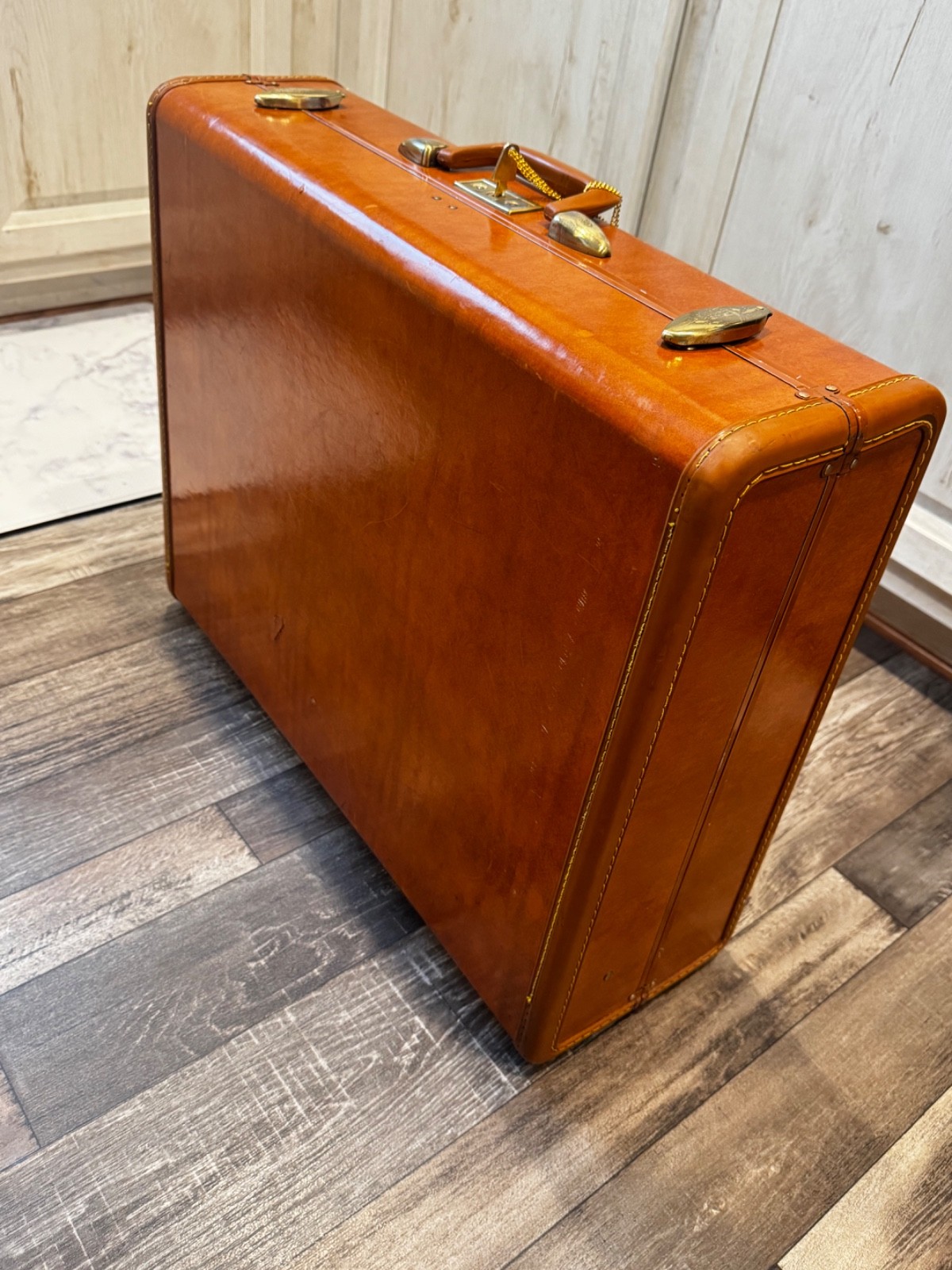 Vintage 1950’s Samsonite Brown Faux Leather Hard Shell Luggage With Key