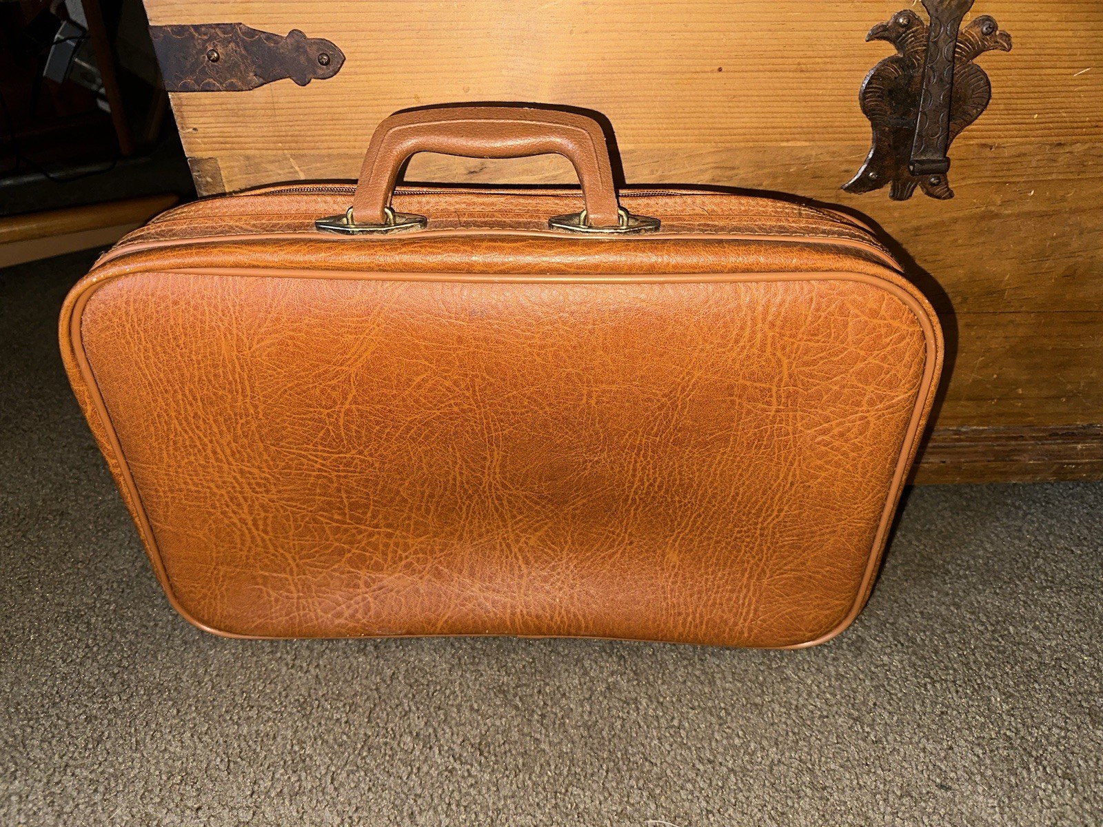 Vintage Brown Hard-Sided Suitcase / Travel Case – Retro Carry-On Style