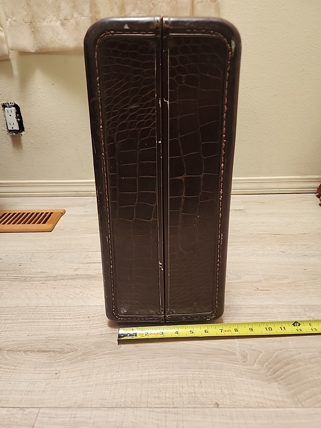 VINTAGE Samsonite 4135 Leather Faux Alligator Suitcase Luggage Brown