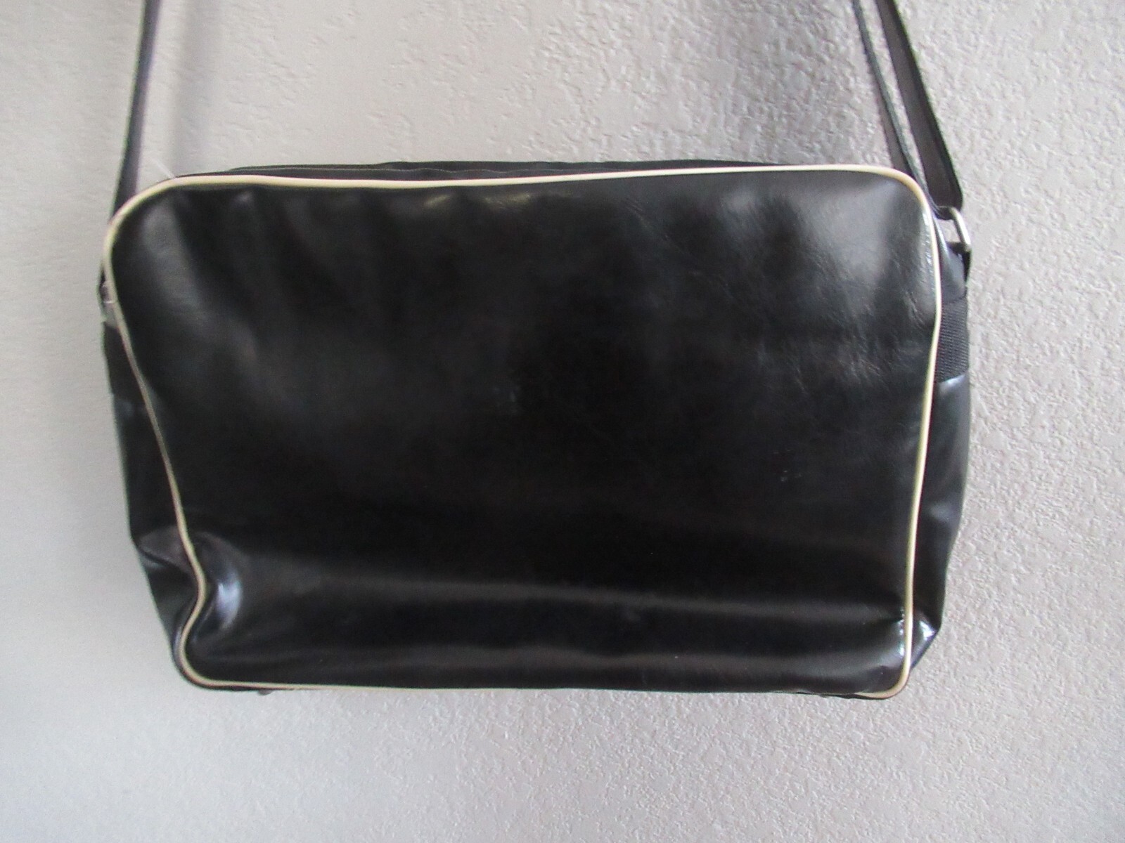 VINTAGE TCM CLASSIC FILM FRSTIVAL VINYL ZIPPER BAG WITH SHOULD STRAP BLACK RARE