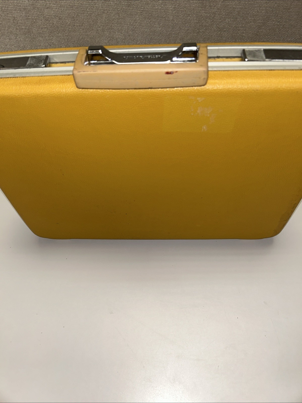 Rare Vintage Royal Traveler Women’s Briefcase Yellow Hardcover 18″x13″x3.5″