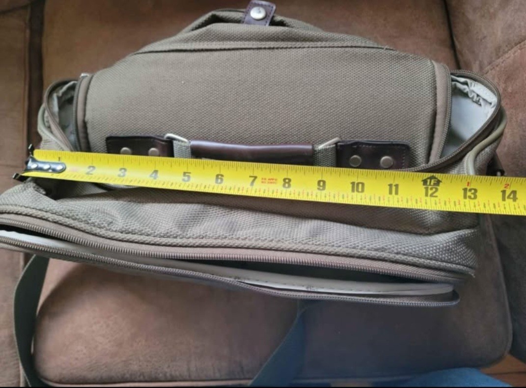 American Tourister Arizona Messenger Bag Shoulder Travel Carry On