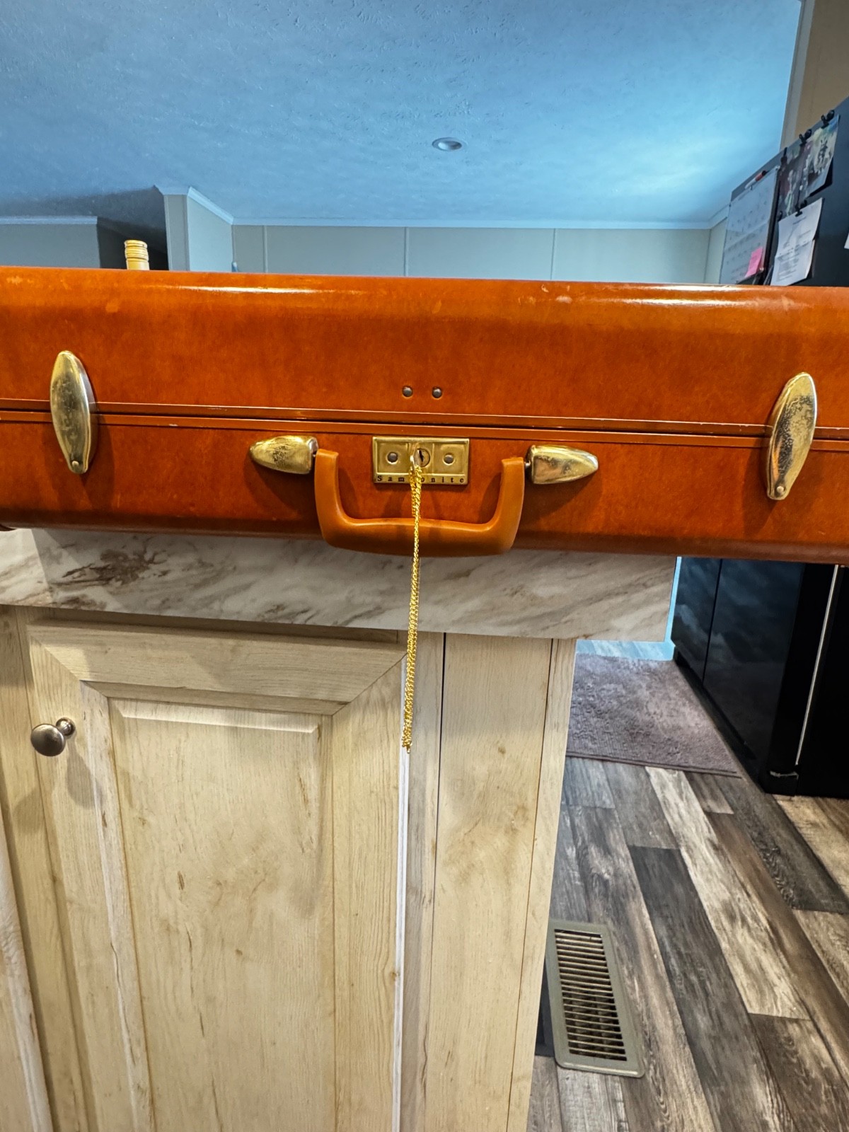 Vintage 1950’s Samsonite Brown Faux Leather Hard Shell Luggage With Key