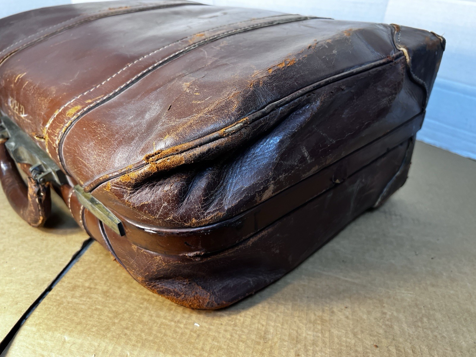 Vintage Top Grain Cowhide Leather Luggage Suitcase Doctor Bag 20x15x8 Distressed