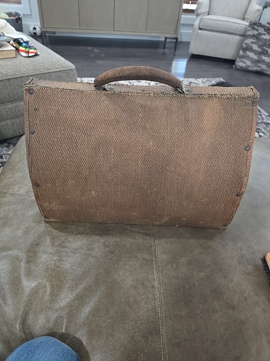 Vintage woven expandable doctors bag 16 by 10 1/2 by 7 inches