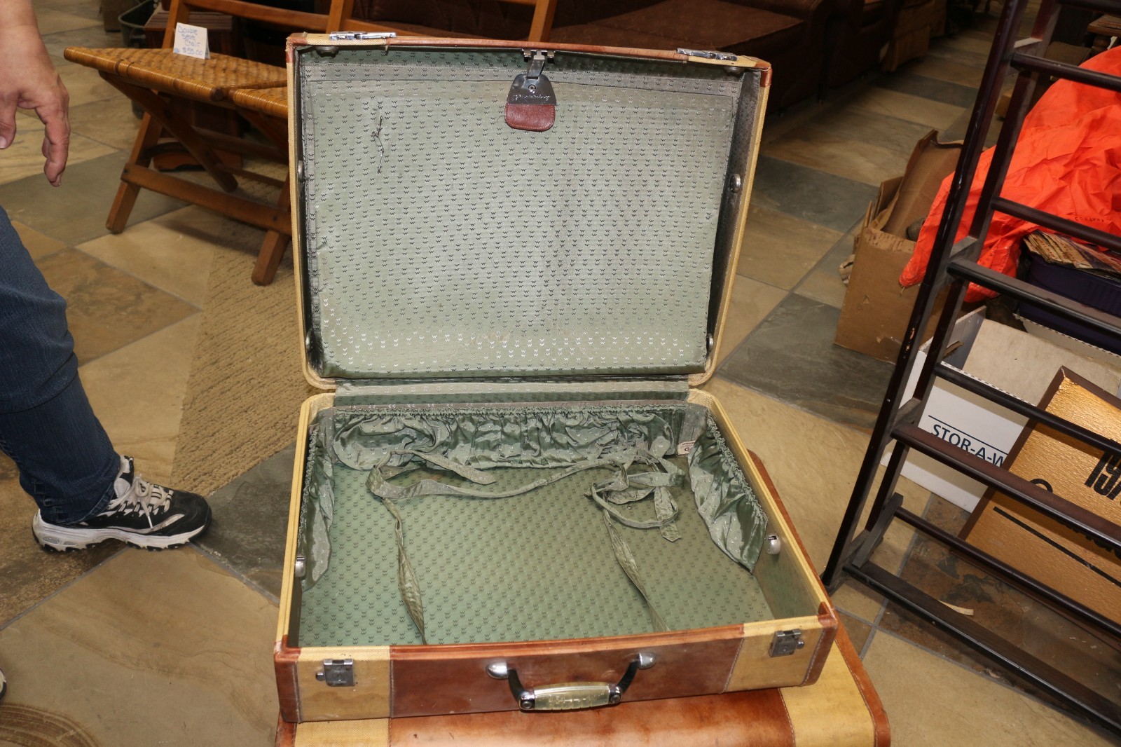 Vintage 1940’s Wheary Stream Gard Lucite Handles Suitcase Luggage 4 Piece Set