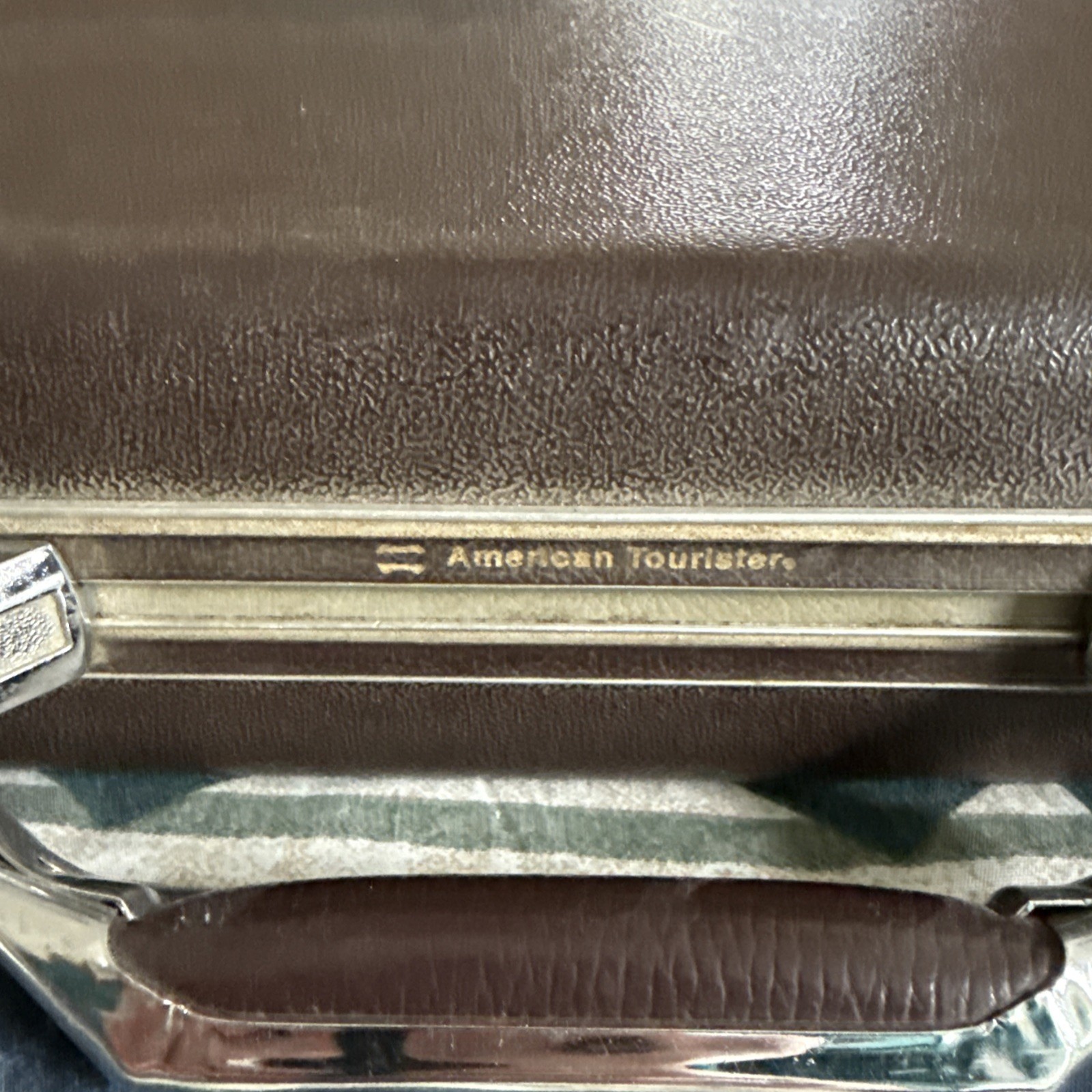 Vtg Super Thin Hard Side Brown American Tourister Briefcase With Keys
