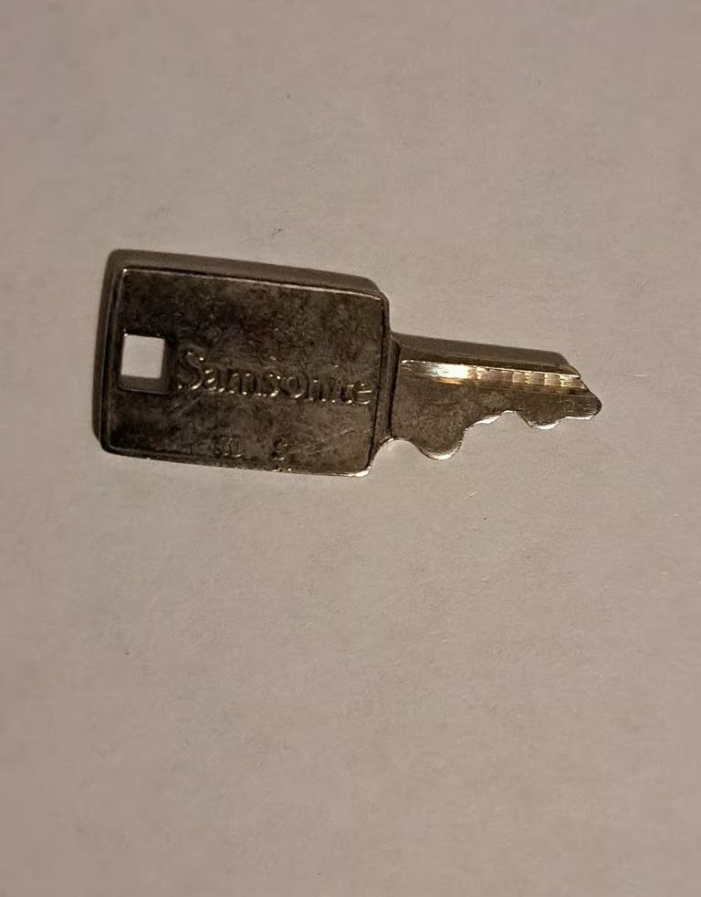 Samsonite Silver 70 S Luggage Key