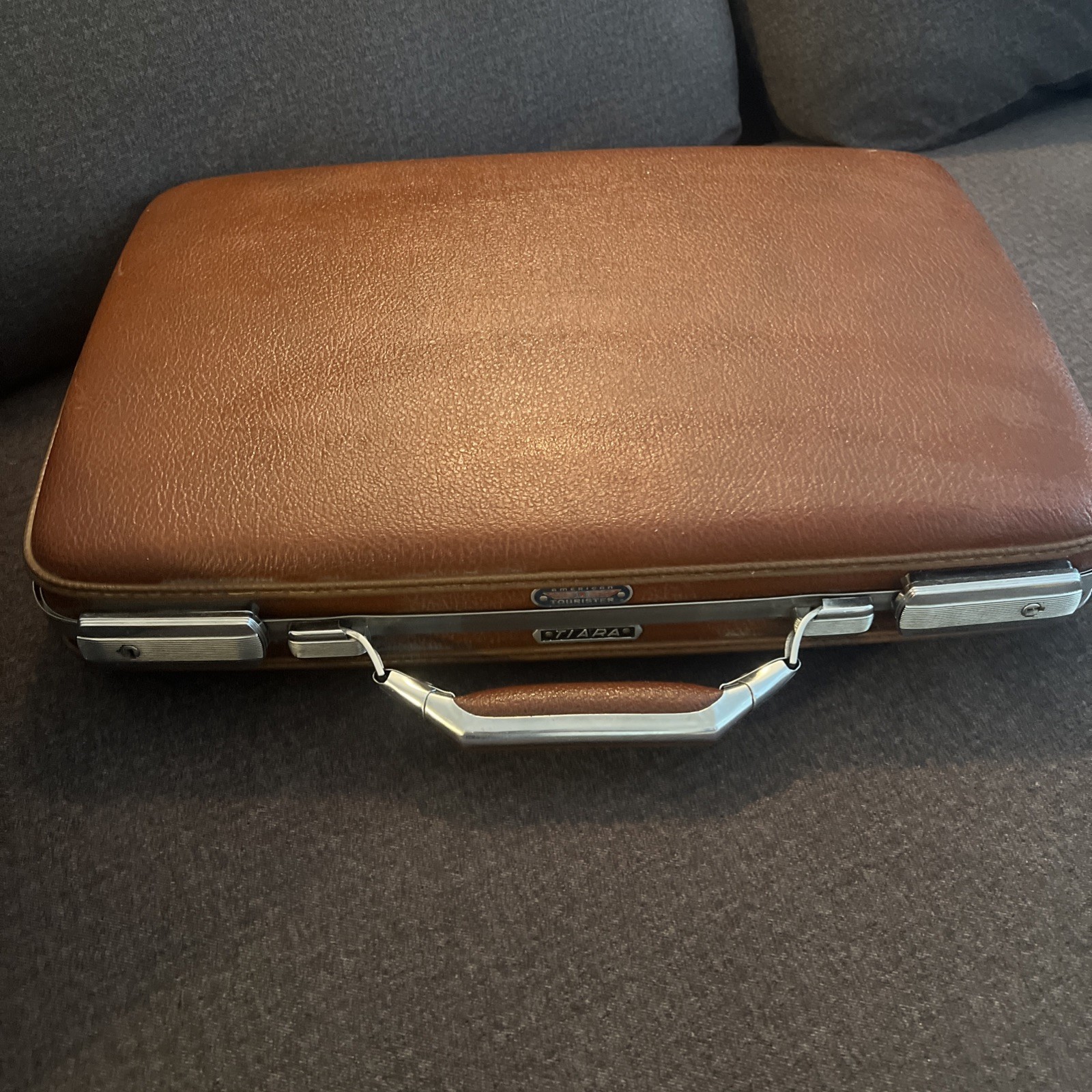 American Tourister Hard Shell Briefcase Brown Without Keys. VINTAGE