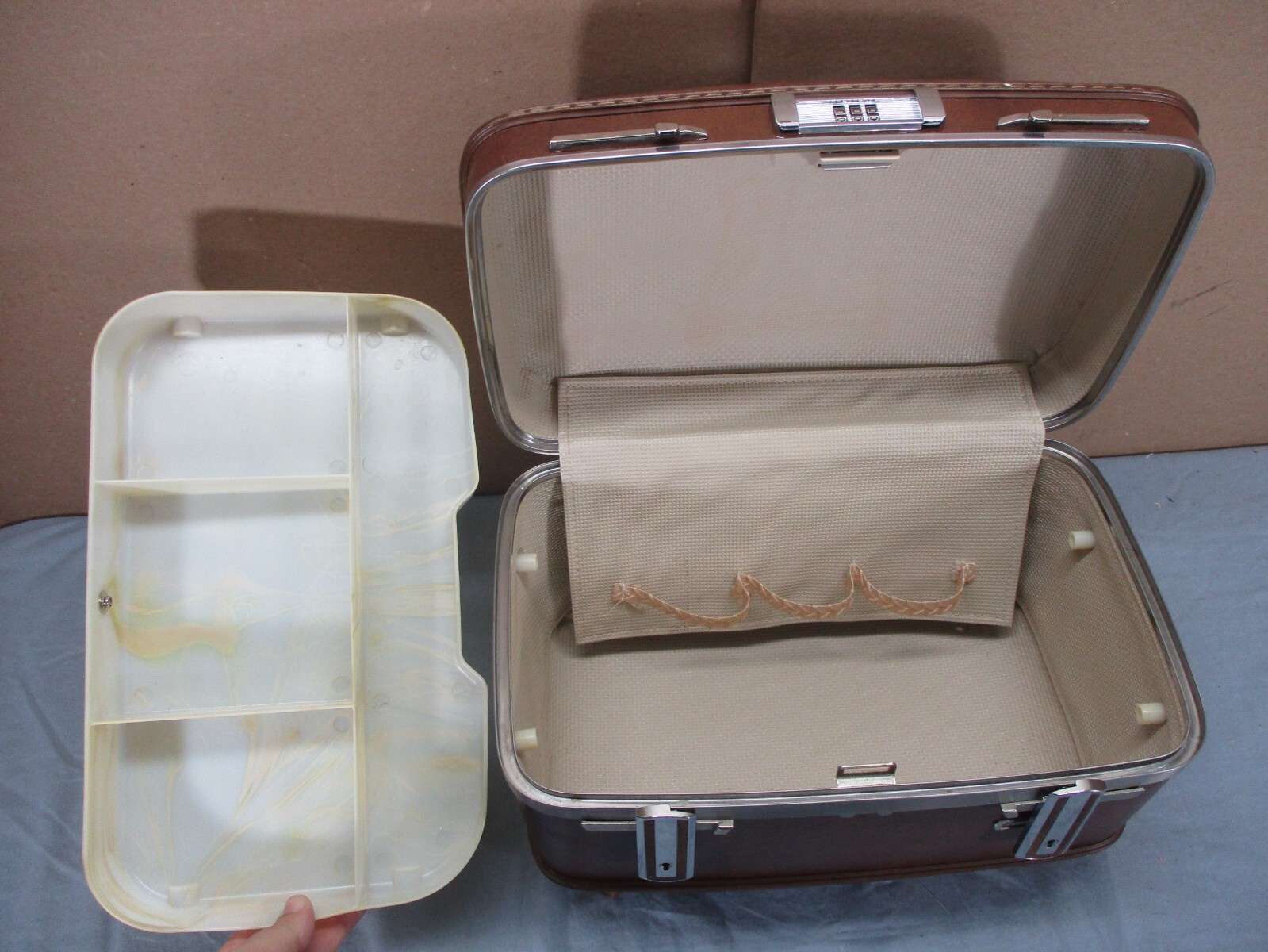 Vtg American Tourister Hard Shell Train Cosmetic Case Make Up Suitcase w/ Tray
