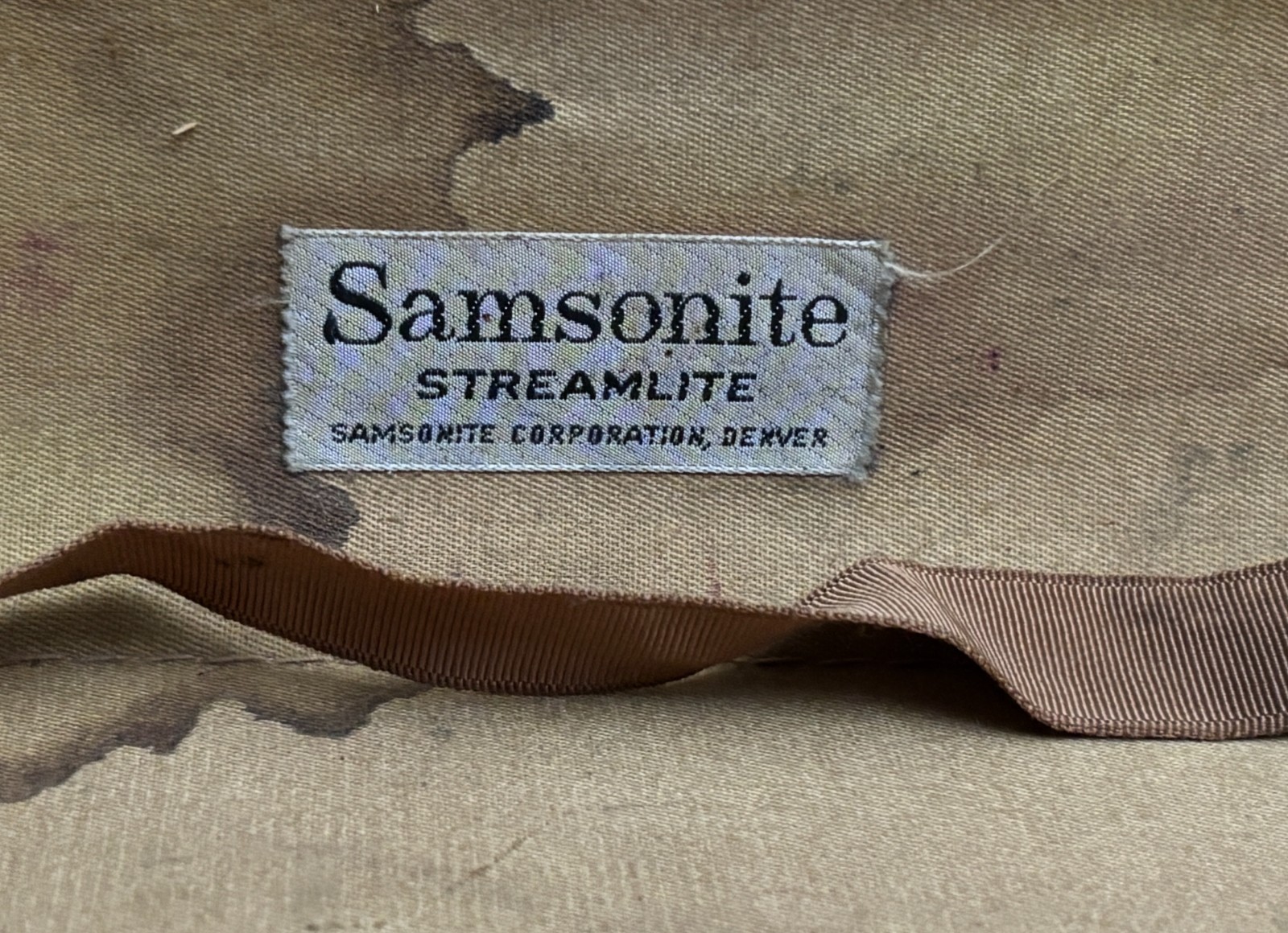 Vintage Samsonite Streamlite Suitcase Brown 20″ x 15″ x 6″