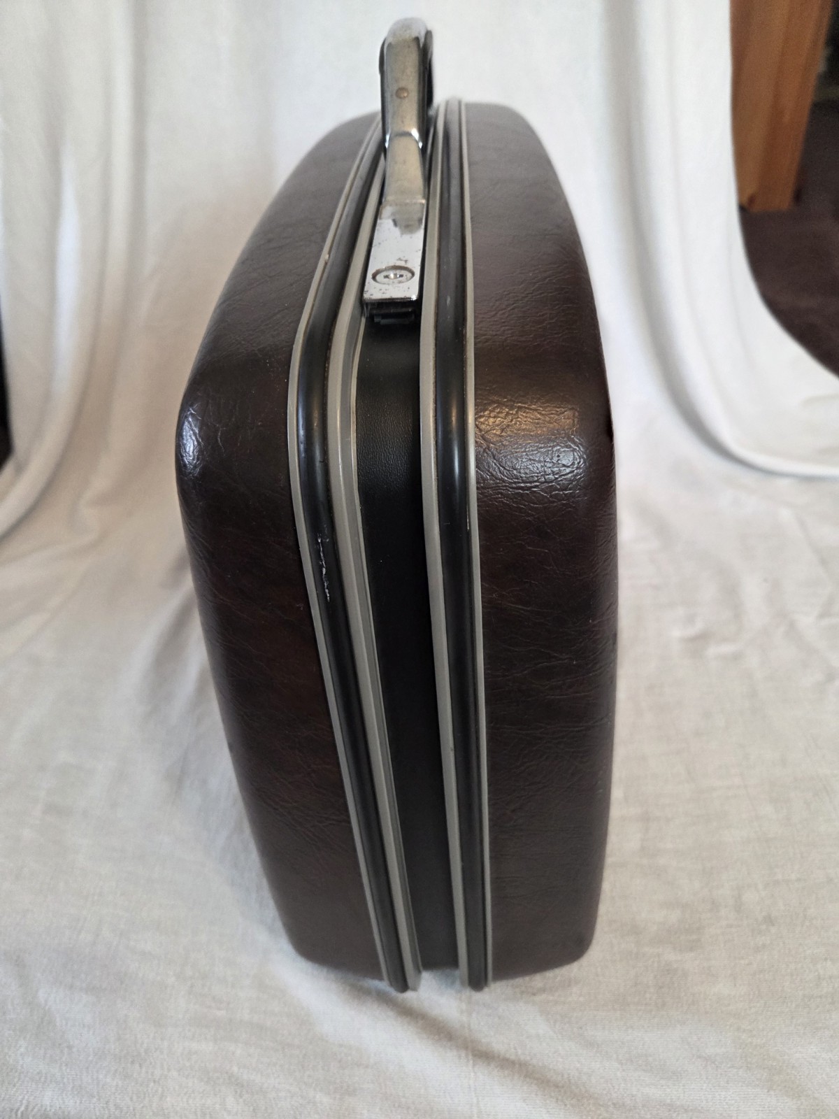 Vtg Samsonite Silhouette Brown Hardside Suitcase Luggage 22″
