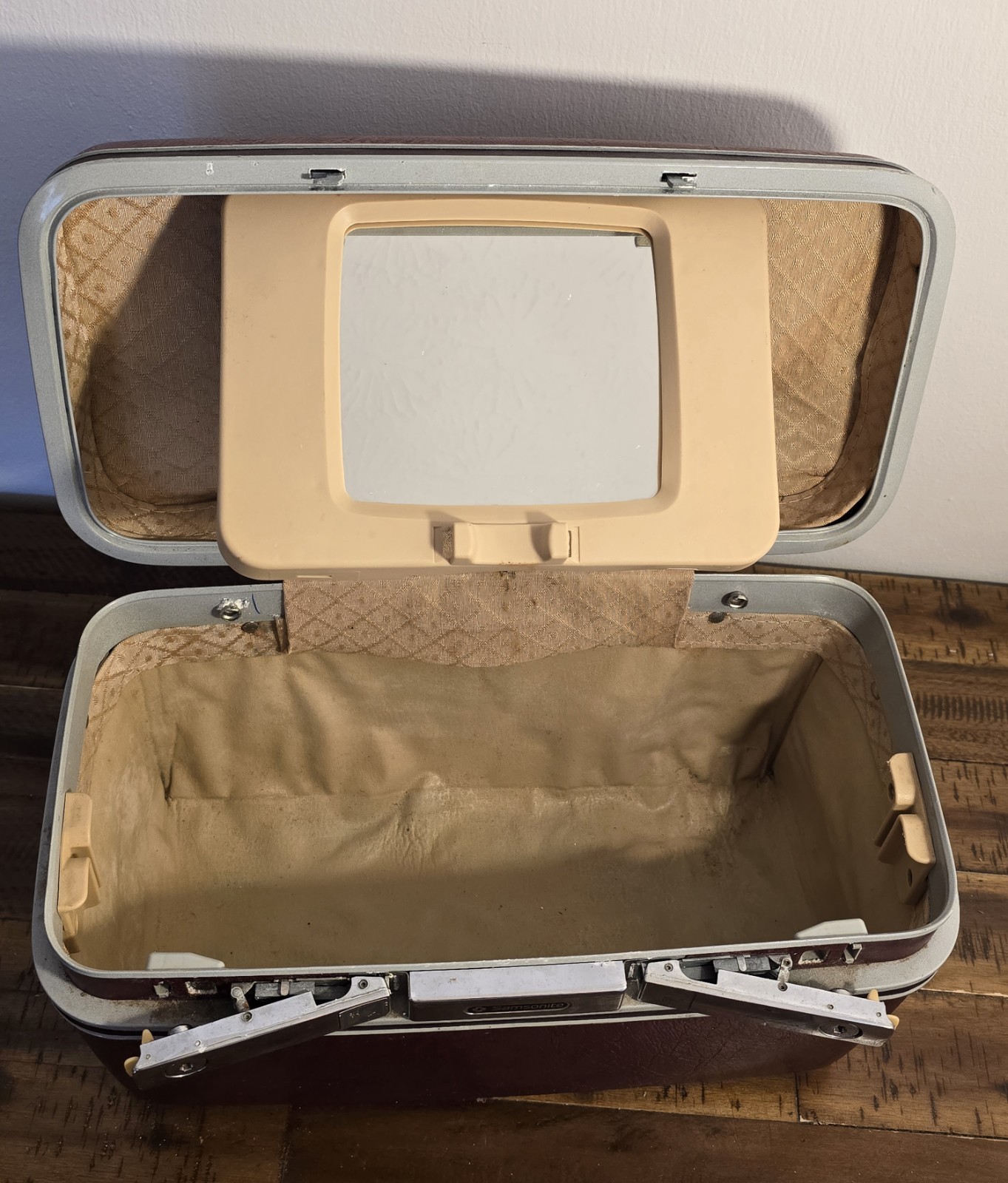 Vintage Samsonite Silhouette II Train Case Makeup Hard Shell Maroon No Key/Tray