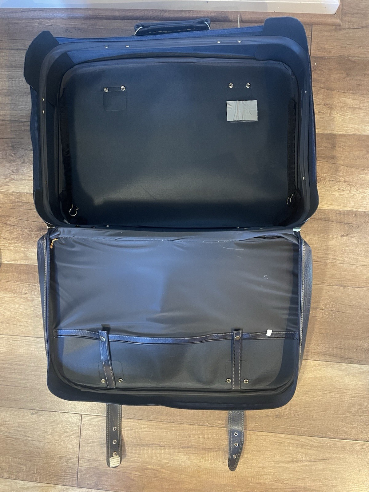 Vintage Traveler’s Choice Members Choice 3 Piece luggage set