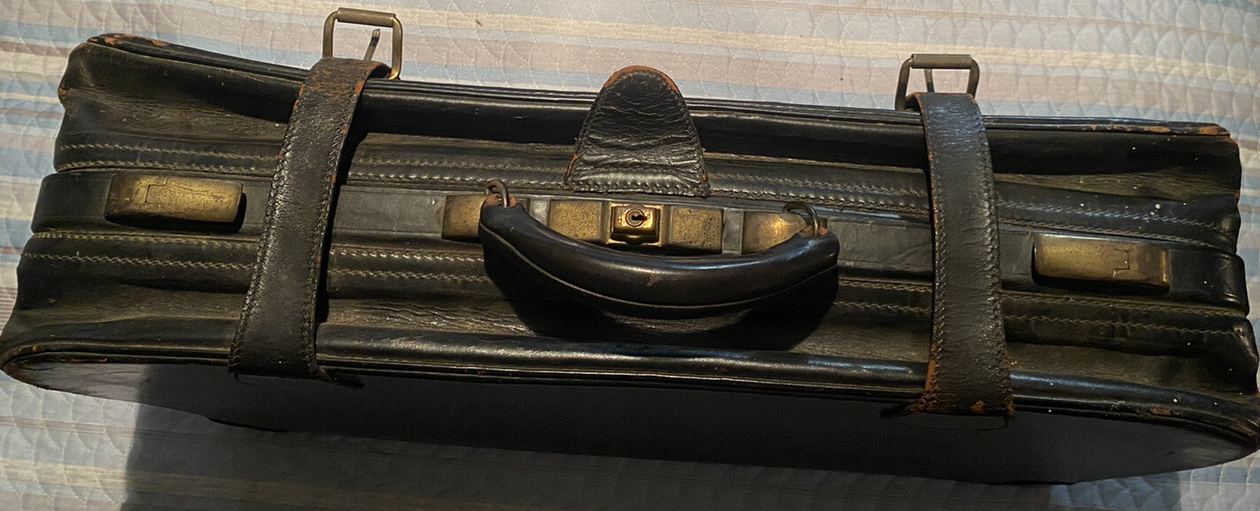 Travel Large Leather Suitcase For Clothes Vintage antiques Retro Old Rare Accs
