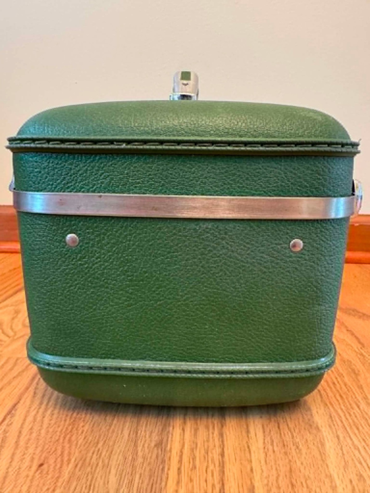 Vintage Amerian Tourister Tiara Green Hardshell Train Case, 1960’s-1970’s