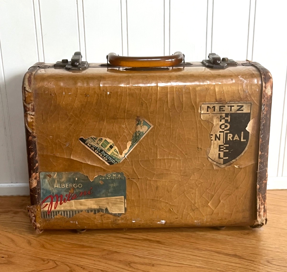 Vintage Samsonite Suitcase With Travel Sticker Decal Hotel Europe Decorative