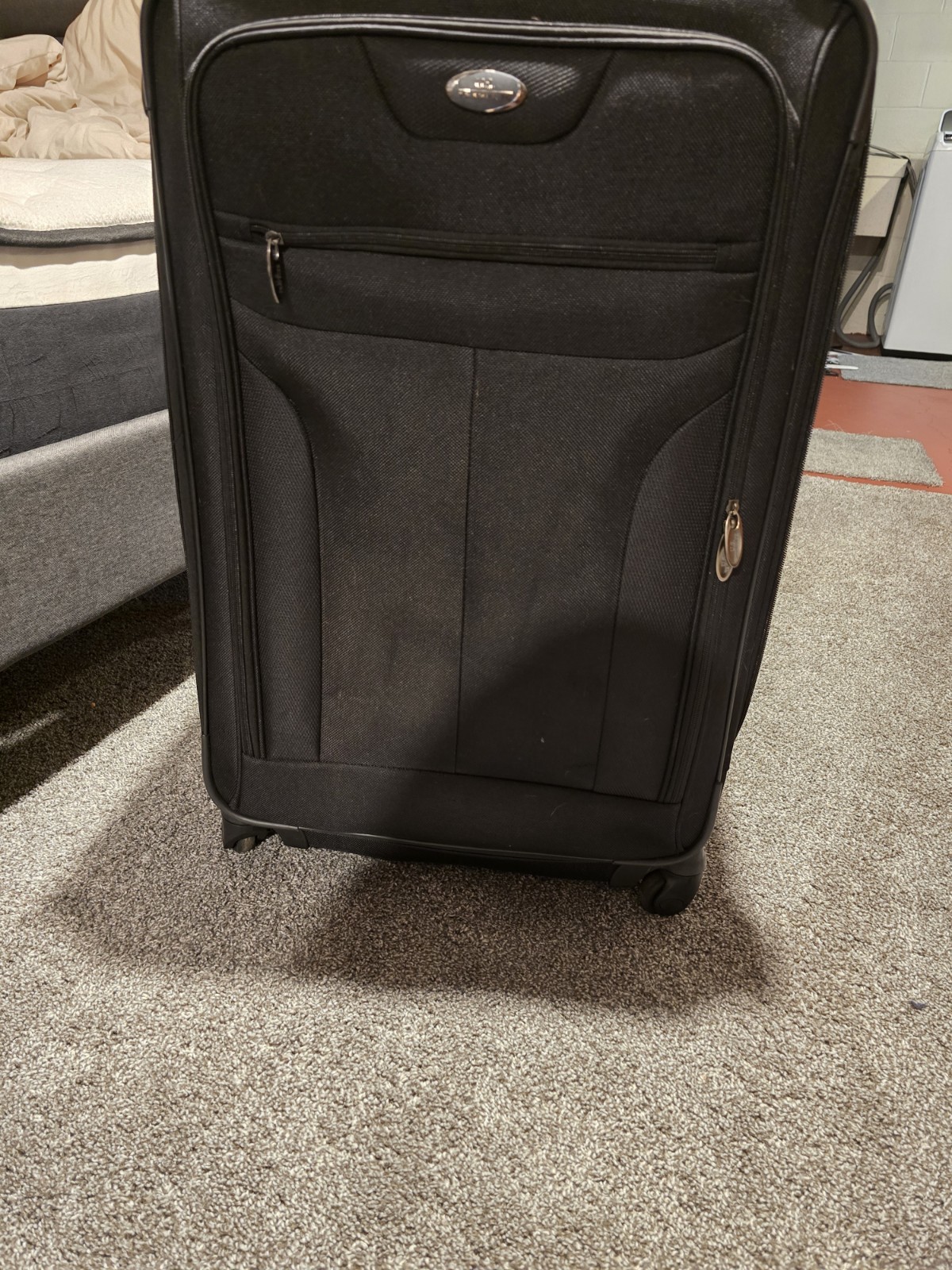 Large Black U S Traveler soft sighted luggage bag very good condition