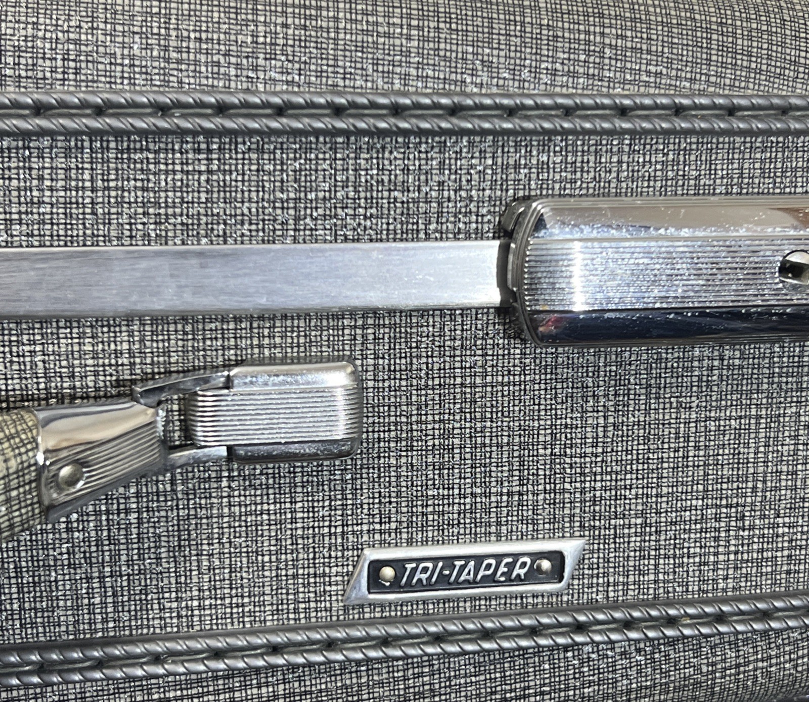 VTG 1960’s American Tourister Gray Hard Shell Suitcase Luggage w/Key 22″