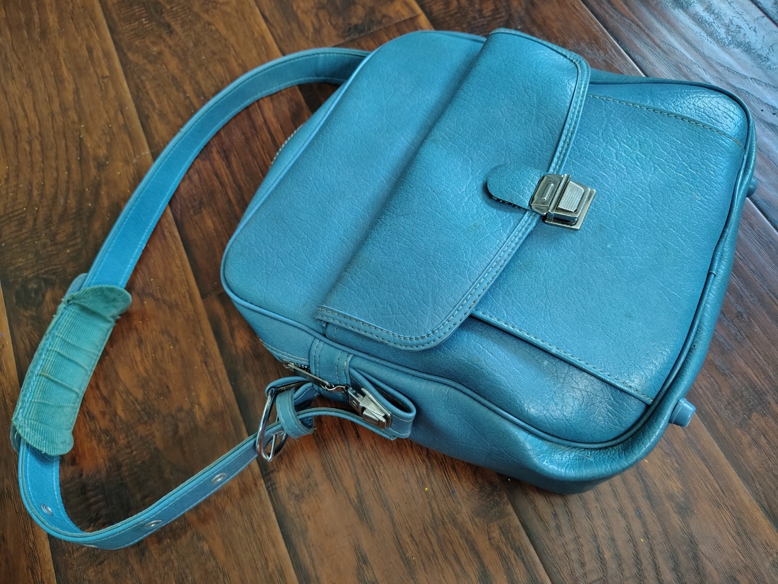 Vintage 60s blue travel luggage shoulder bag medium size Vacation Gift Style NYC