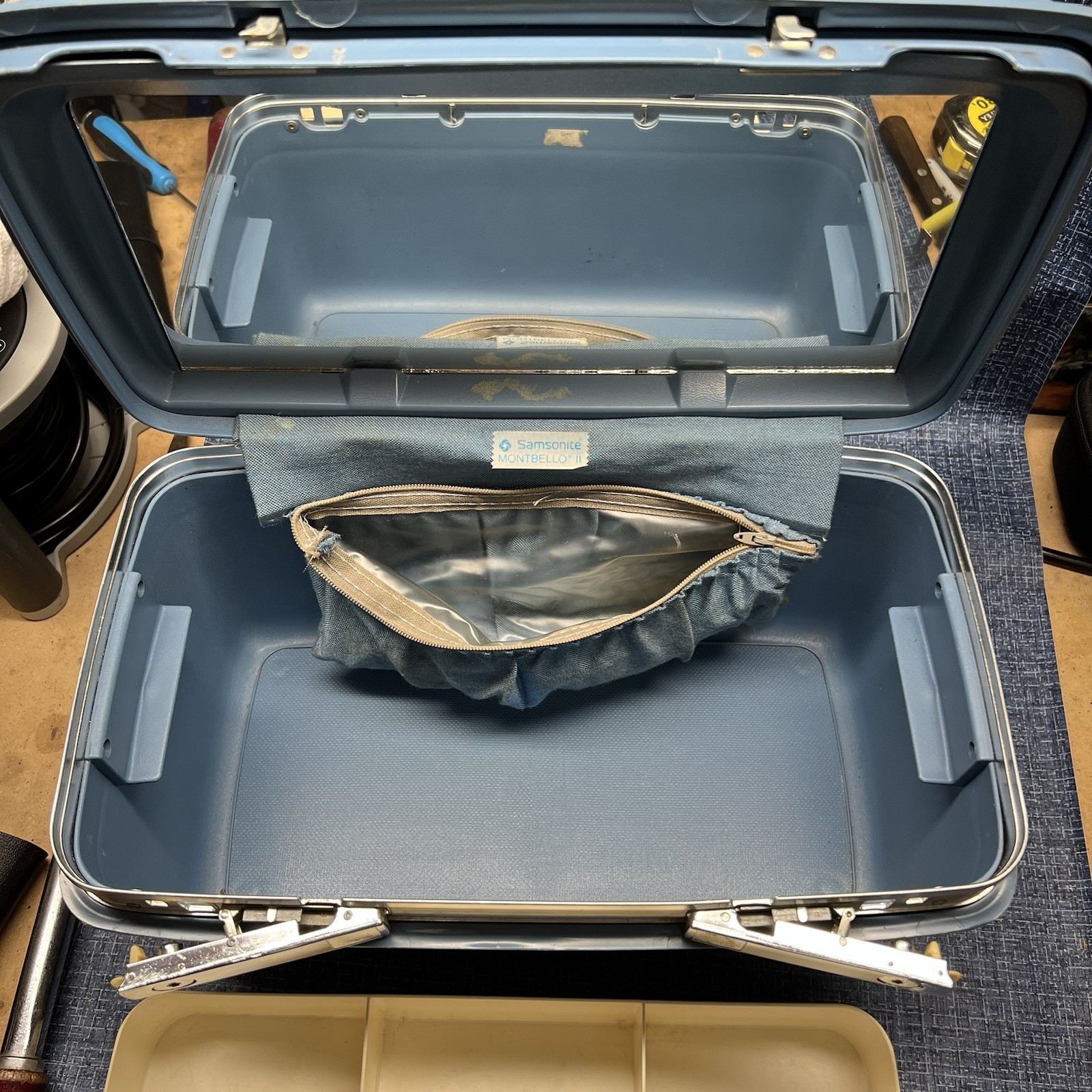 VTG Samsonite Royal Traveller Montbello II Vanity Train Case Baby Blue No Key