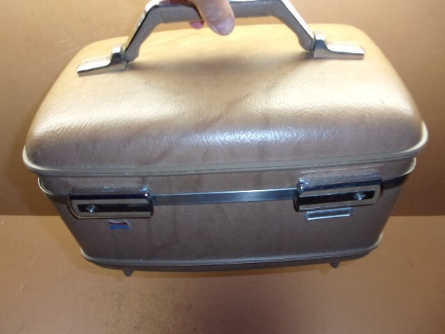 AMERICAN TOURISTER Tan Ladies Make-Up Train Case w/Adjustable Mirror No Key/Tray
