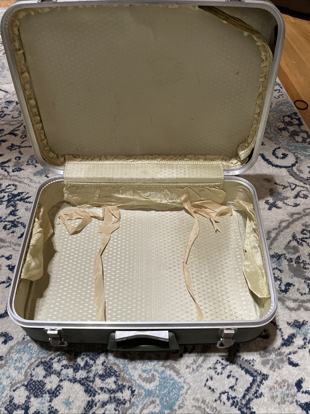 Vintage Hard Sided Shell Suitcase Luggage Avocado Green 21″×15 1/2”