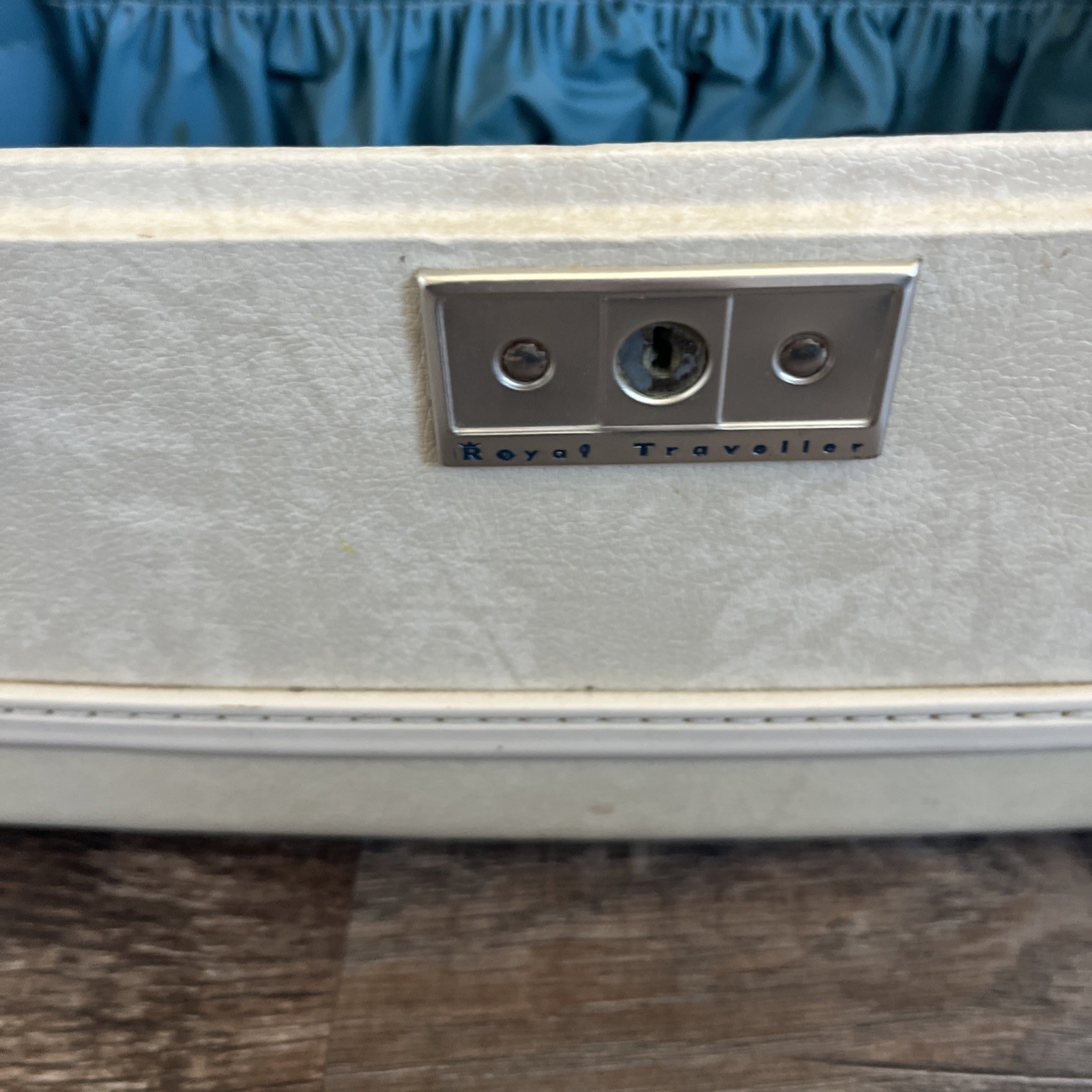 Vintage Royal Traveller Beauty Case