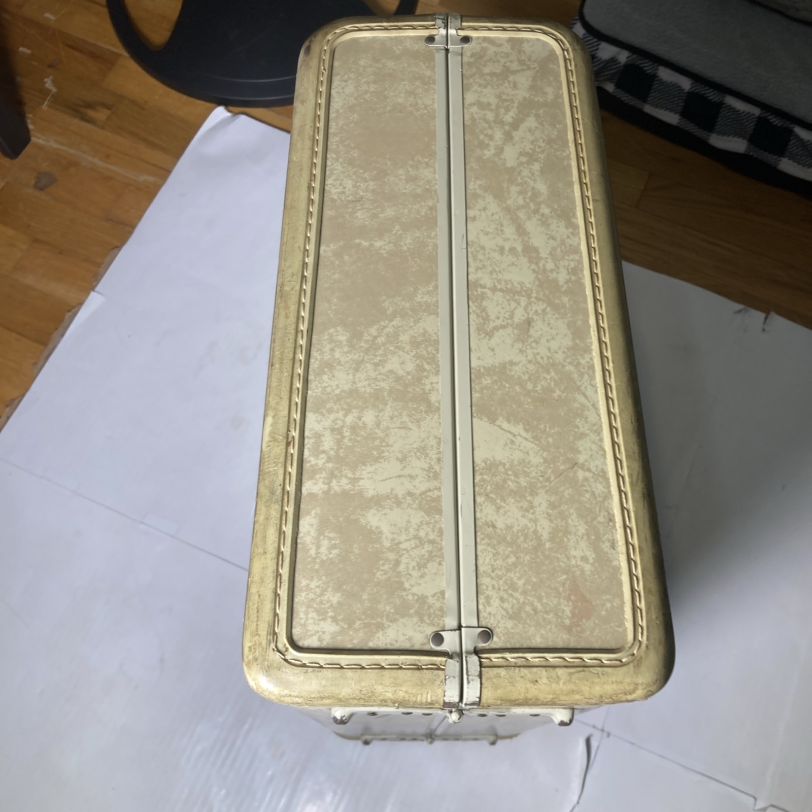 Vintage 1950s Samsonite Shwayder Brothers Marble Cream Suitcase and vanity 2 Set