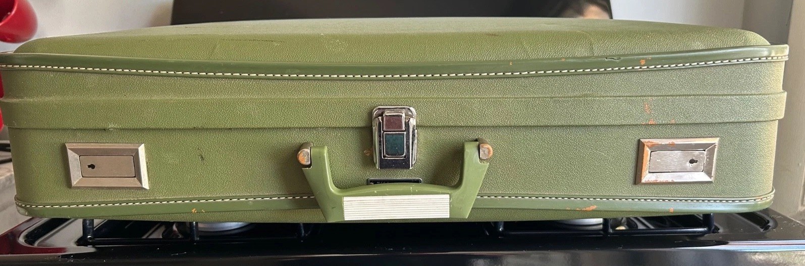 Wheary hard shell Avocado& cream Luggage inside vintage well loved 24”x20
