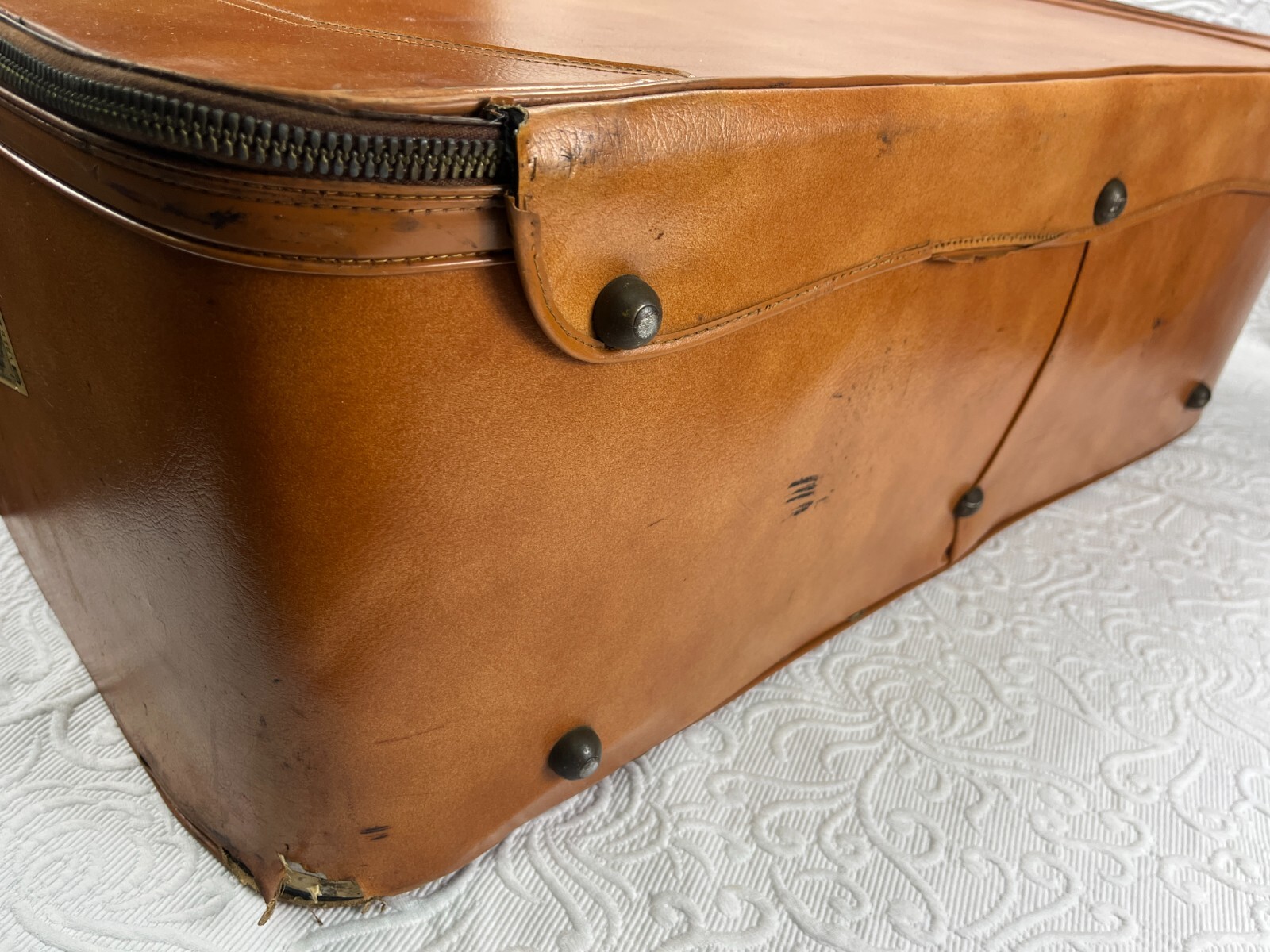 Vintage LARK Extra Large Brown Leather Suitcase 33 X 21 X 11