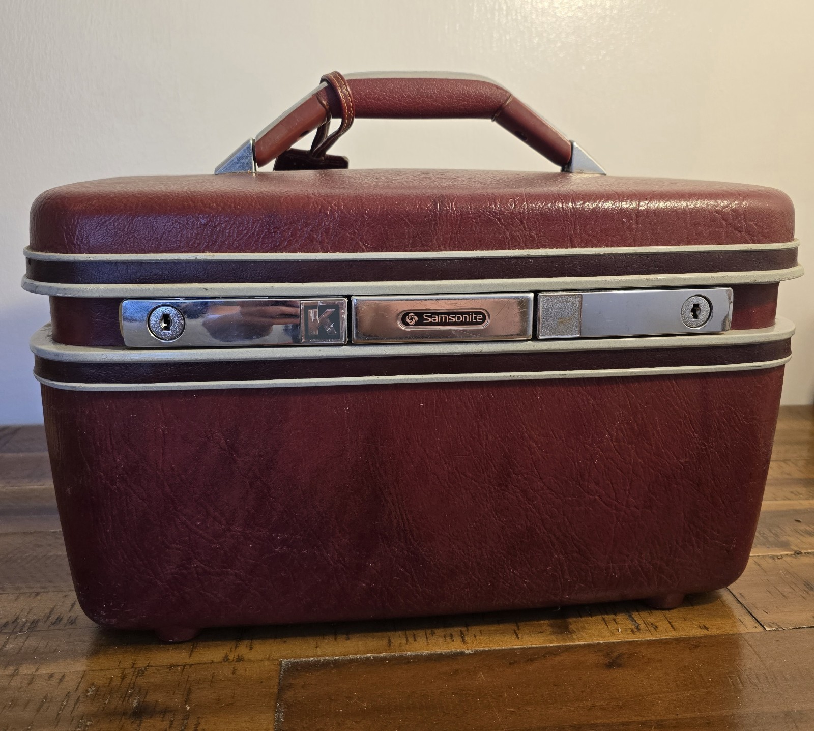 Vintage Samsonite Silhouette II Train Case Makeup Hard Shell Maroon No Key/Tray