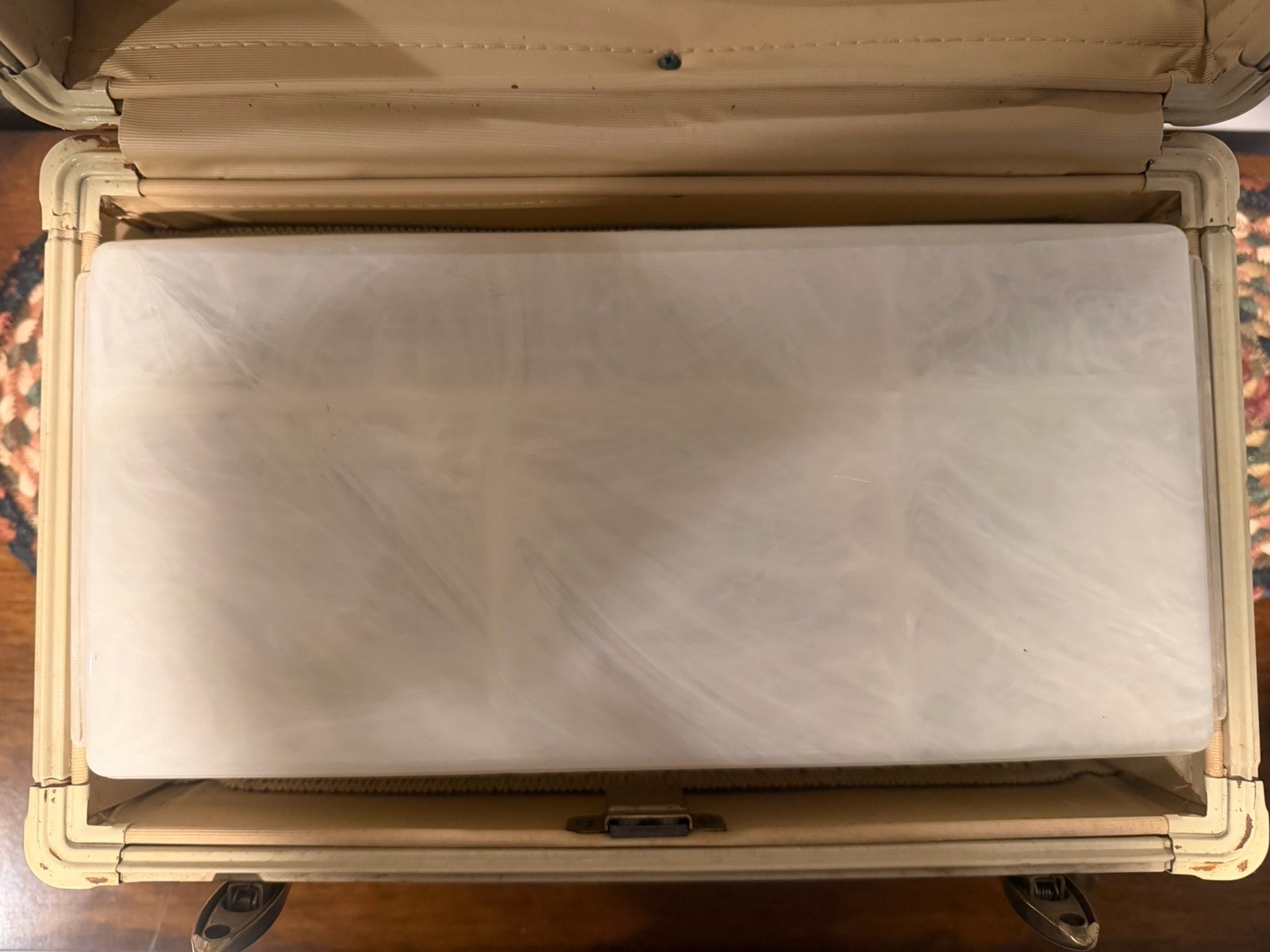 Vintage Samsonite Streamlite Shwayder Bros Cream Marble Train Case w/Key
