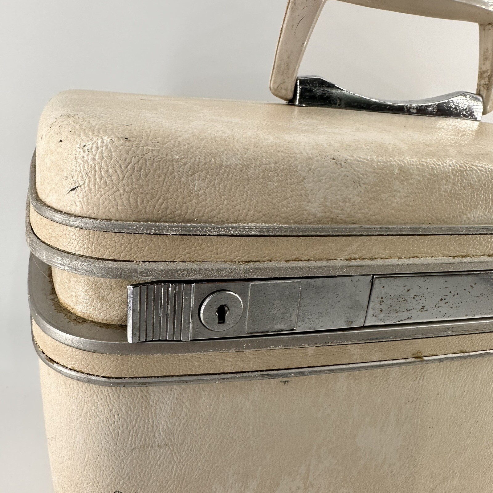 Samsonite Silhouette Train Case Vintage Cosmetic Travel Hard Luggage Carry On