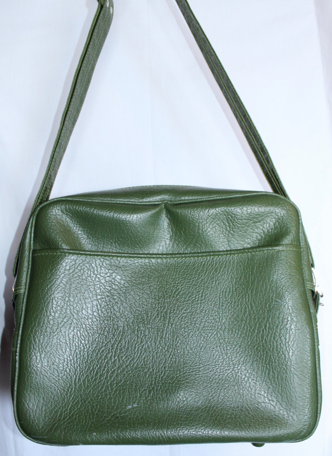 SEARS VINTAGE RETRO 1960’S GREEN VINYL CARRY ON TRAVEL BAG, EUC!