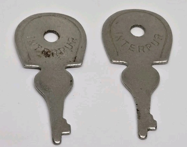 VINTAGE INTEPUR LUGGAGE KEY SET